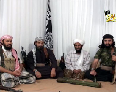 من قيادات القاعدة بعد الاندماج (من اليمين إلى اليسار): محمد العوفي وناصر الوحيشي وسعيد الشهري وقاسم الريمي (الجزيرة)