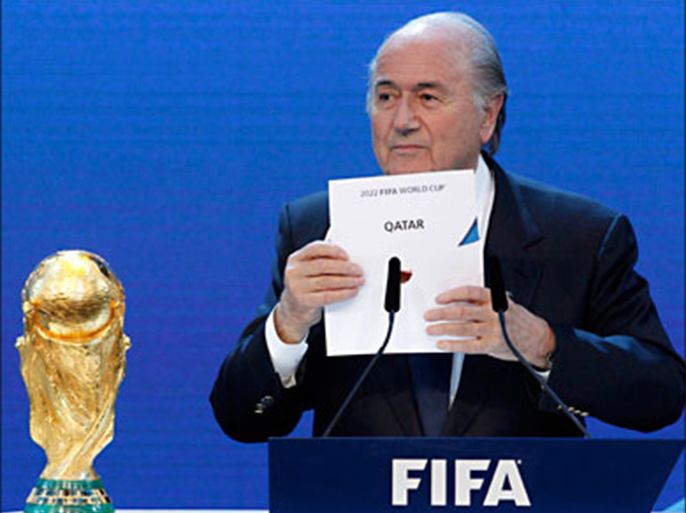 r_FIFA President Sepp Blatter announces Qatar as the host nation for the FIFA World Cup 2022, in Zurich December 2, 2010. REUTERS