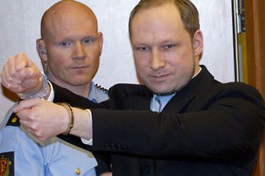 Norwegian right-wing extremist Anders Behring Breivik (R), 32, arrives on February 6, 2012 in court in Oslo that was convened for a hearing on his detention. The Norway gunman who killed 77 people in twin attacks on July 22, 2011 asked an Oslo court to release him immediately, explaining that his massacre was a "preventive attack against state traitor