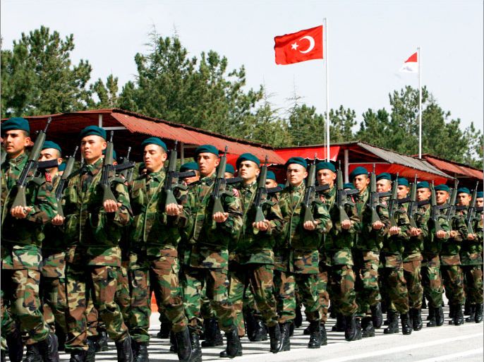 epa00964835 Turkish army troops march during the ceremony before deploying to Kabul, Afghanistan for their duty on ISAF 'International Security Assitance Force' in Ankara, Turkey on Friday 23 March 2007. EPA/STR