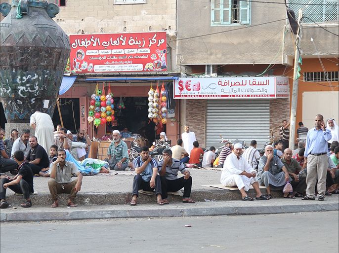 غزة.. نازحون يقضون يوم العيد على أرصفة الطرقات.