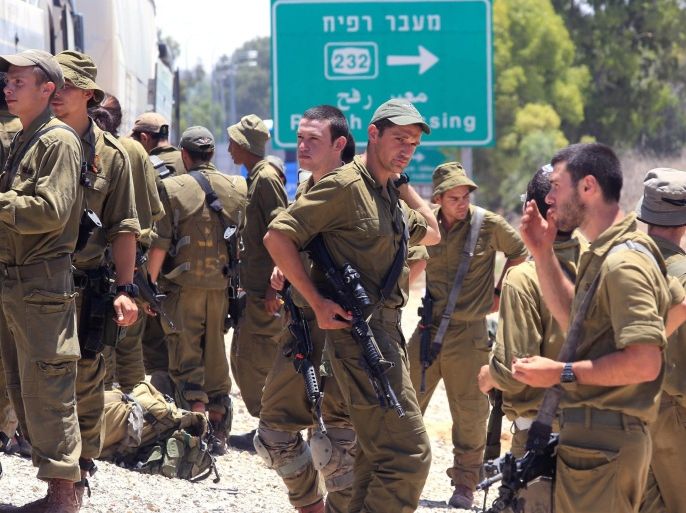 Israeli reserve soldiers arrive by bus at an unspecified location in southern Israel, near the border with the Gaza Strip, 18 July 2014, as Israeli reinforces its troops strength by an additional 18,000 reserve soliders. At least 24 Palestinians were killed overnight into 18 July, with dozens more reported injured, as Israel ratcheted up its offensive in the Gaza Strip with ground troops. The first Israeli soldier was also killed in the ground fighting in the northern Gaza Strip, the Israeli military confirmed 18 July. EPA/EDI ISRAEL ISRAEL OUT