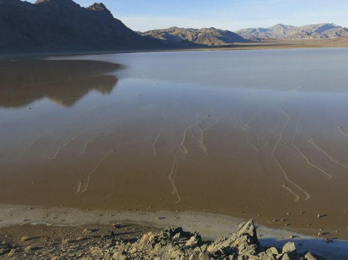 Trails left by rocks are seen in a shallow lake in the so-called Racetrack Playa of California's Death Valley in this undated handout photo provided by the Scripps Institution of Oceanography. A solution to the longstanding mystery of why rocks move erratically across the isolated patch of California's Death Valley finally emerged on August 28, 2014, when researchers published a study showing the driving force was sheets of wind-driven ice. REUTERS/Scripps Institution of Oceanography, University of California, San Diego/Handout via Reuters (UNITED STATES - Tags: SCIENCE TECHNOLOGY ENVIRONMENT) ATTENTION EDITORS - THIS IMAGE HAS BEEN SUPPLIED BY A THIRD PARTY. NO SALES. NO ARCHIVES. FOR EDITORIAL USE ONLY. NOT FOR SALE FOR MARKETING OR ADVERTISING CAMPAIGNS. THIS PICTURE IS DISTRIBUTED EXACTLY AS RECEIVED BY REUTERS, AS A SERVICE TO CLIENTS