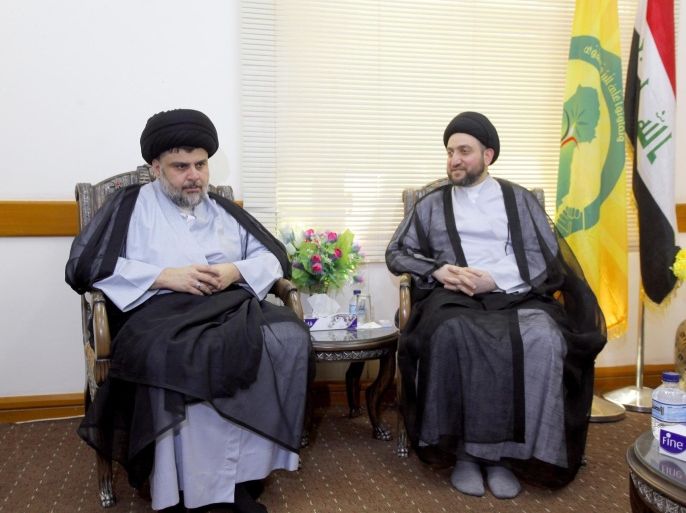 Radical Shi'ite cleric Muqtada al-Sadr (L) meets Ammar al-Hakim, leader of the Islamic Supreme Council of Iraq (ISCI), in Najaf August 28, 2014. REUTERS/Alaa Al-Marjani (IRAQ - Tags: POLITICS RELIGION)