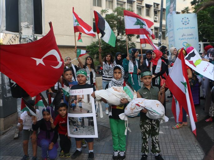 سلسلة بشرية من تنظيم رابطة الشباب اللبناني التركي تضامنا مع غزة