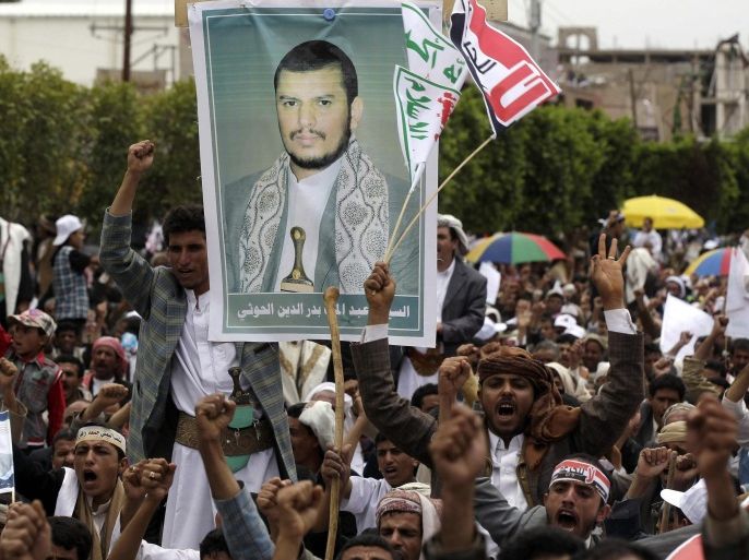 Supporters of the Shi'ite Houthi attend hold a poster of the group's leader Abdul-Malik al-Houthi during an anti-government rally in Sanaa August 29, 2014. Talks on forming a new Yemeni government collapsed on Sunday over demands by Shi'ite Muslim Houthis to restore fuel subsidies cut by President Abd-Rabbu Mansour Hadi. REUTERS/Khaled Abdullah (YEMEN - Tags: CIVIL UNREST POLITICS)
