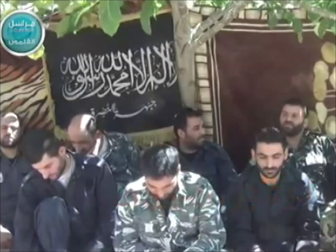 جنود لبنانيون شيعة محتجزون لدى جبهة النصرة (الجزيرة)