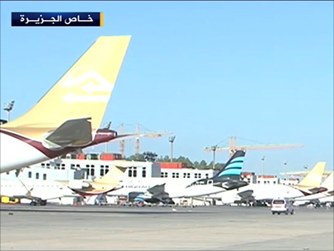 الهدوء عاد إلى محيط مطار طرابلس إثر سيطرة قوات فجر ليبيا على محيطه (الجزيرة)