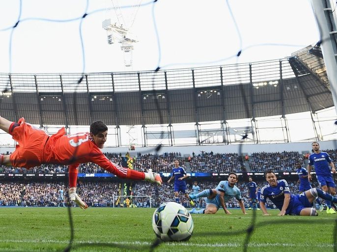 MANCHESTER, ENGLAND - SEPTEMBER 21: Frank Lampard of Manchester City scores the equalising goal past Thibaut Courtois of Chelsea during the Barclays Premier League match between Manchester City and Chelsea at Etihad Stadium on September 21, 2014 in Manchester, England.