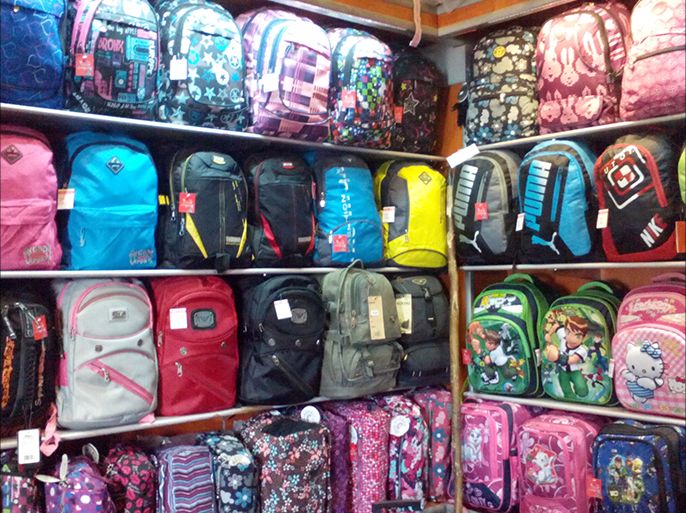 يبلغ سعر الحقيبة المدرسية في أسواق دمشق 2000 ليرة سورية وسطياً