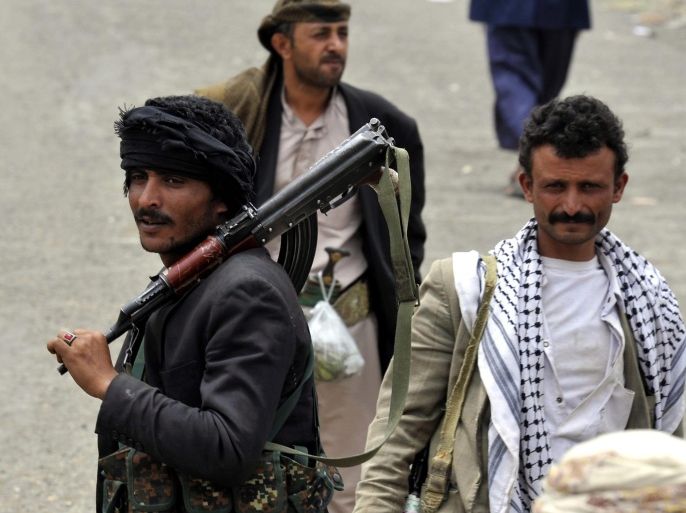 Yemeni tribesmen loyal to the mainly Shiite Houthi anti-Government protest movement carry guns at an encampment on the outskirts of Sanaa, Yemen, 11 September 2014. Reports state Yemeni President Abdo Rabbo Mansour Hadi reached a compromise with the Shiite Houthi movement, stipulating that Hadi forms a new government and possibly reduces the price of fuel, two of the anti-Governments demands, in return for which the Shiite movement ends three weeks of mass protests and sit-ins in and around Sanaa.