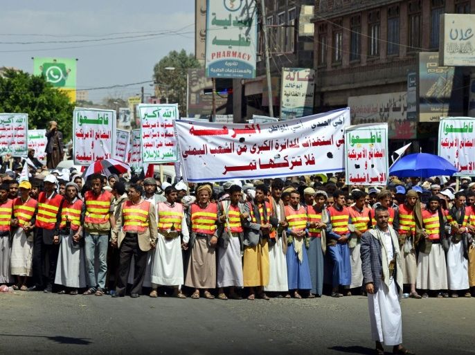 Followers of the Shiite Houthi movement holding banners reading Allah is the greatest of all, Death to America, Death to Israel, A curse on the Jews, Victory to Islam' take part in a campaign of civil disobedience in Sanaa, Yemen, 01 September 2014. Reports state Shiite Houthi leader has urged supporters to escalate ongoing protests, calling for civil disobedience in the Yemeni capital Sanaa until their demands are met.