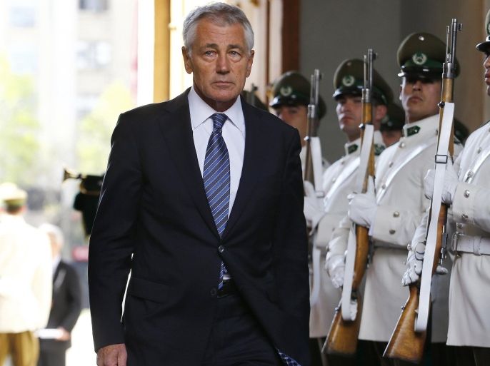 U.S. Defense Secretary Chuck Hagel walks past a honor guard before a meeting with Chile's President Michelle Bachelet (not pictured) at the government palace in Santiago October 11, 2014. Hagel is on an official visit to Chile as part a trip through Latin America. REUTERS/Ivan Alvarado (CHILE - Tags: POLITICS MILITARY)