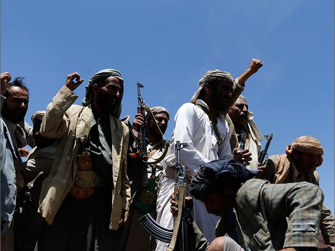 مسلحون حوثيون يرددون مايعرف بالصرخة بعد استيلائهم على صنعاء الجزيرة نت