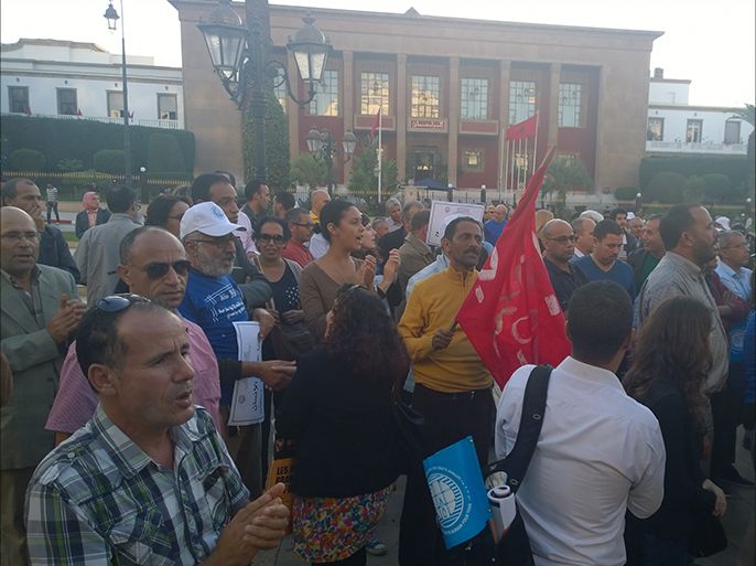 الوقفة الاحتجاجية للجمعية المغربية لحقوق الإنسان أمام البرلمان المغربي (3)