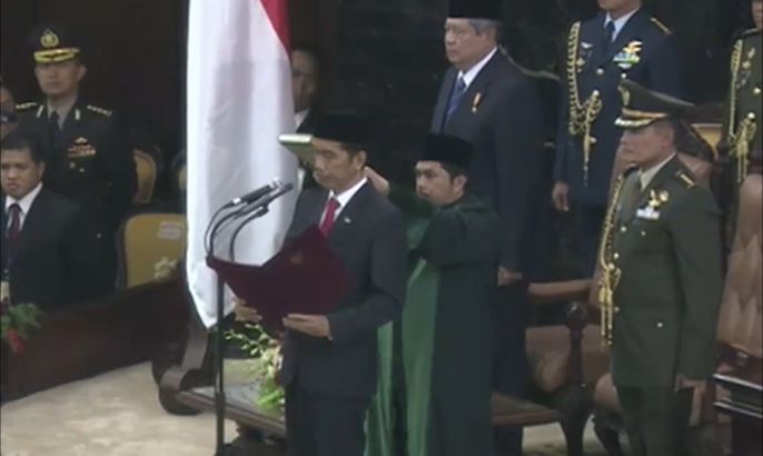 جوكو ويدودو يؤدي اليمين الدستورية رئيسا لإندونيسيا