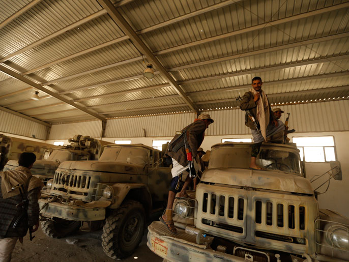 ‪الحوثيون استولوا على ممتلكات تابعة للجيش في صنعاء‬ (الجزيرة نت)
