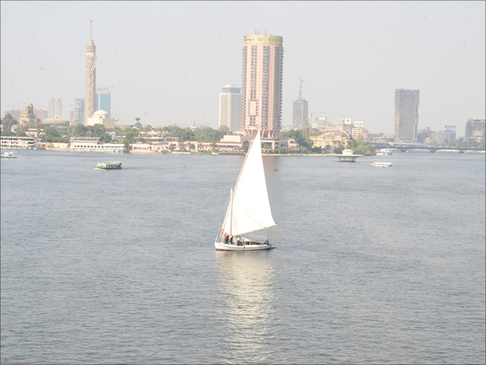 حادثة غرق الناقلة زادت المخاوف بشأن تلوث مياه نهر النيل (الجزيرة-أرشيف)
