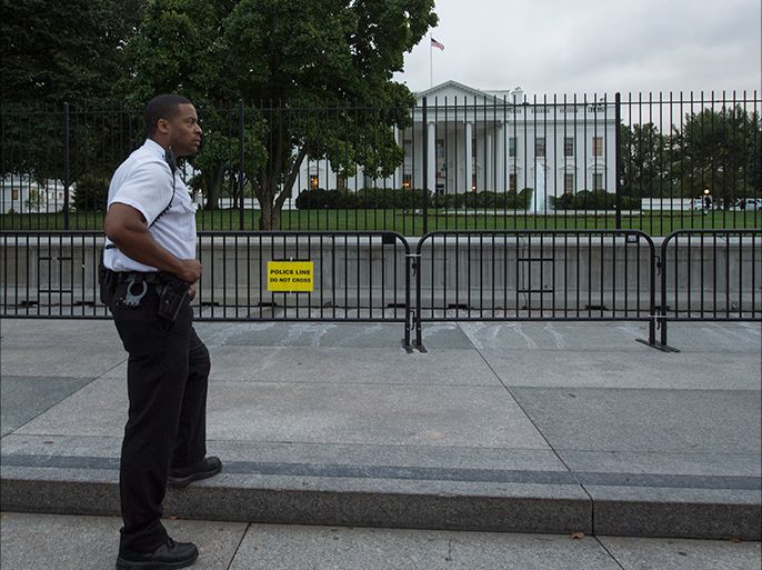 epa04427243 (FILE) A file photo dated 25 September 2014 shows a member of the US Secret Service patrols on Pennsylvania Avenue beside a barricade with new signs that read 'Police Line Do Not Cross', outside the White House in Washington DC, USA. US Secret Service director Julie Pierson quit on 01 October 2014 after two September incidents in which security was breached at the White House and in President Barack Obama's presence during a visit to Atlanta, Georgia. Homeland Security Secretary Jeh Johnson, whose department oversees the agency, said he had accepted Pierson's resignation. Retired agent Joseph Clancy was named interim acting director of the Secret Service, which protects the president and other top officials and visiting dignitaries, as well as investigating financial crimes. EPA/MICHAEL REYNOLDS