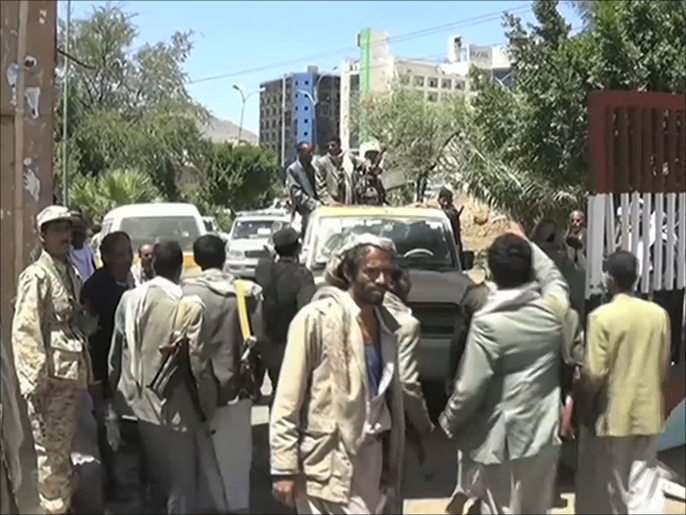 الحوثيون يسيطرونعلى المقار الأمنية والعسكرية(الجزيرة)