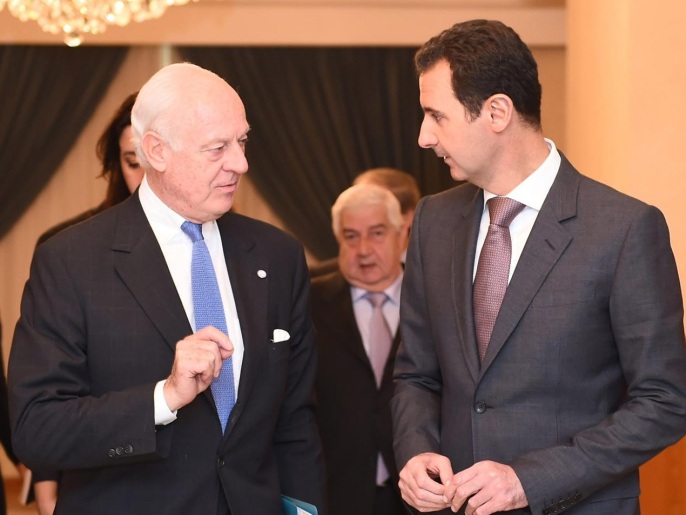 ‪(‬ دي ميستورا (يسار) التقى الأسد أثناء زيارته الأخيرة لدمشق