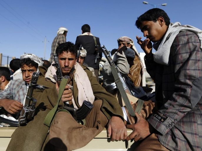 Shi'ite Houthi rebels ride on a patrol truck in Sanaa November 4, 2014. An advance into Yemen's Sunni Muslim heartland by Shi'ite Houthi fighters has galvanised support for al Qaeda among some Sunnis, deepening the religious hue of the country's many conflicts, with potential consequences well beyond its borders. Yemen's tribal, regional and political divisions were widened by the rapid fall of the capital Sanaa to Houthi fighters on September 21 after weeks of protests against the government and its decision to cut fuel subsidies. Picture taken November 4, 2014. To match Insight YEMEN-SECURITY/SECTARIANISM REUTERS/Khaled Abdullah (YEMEN - Tags: POLITICS CIVIL UNREST)