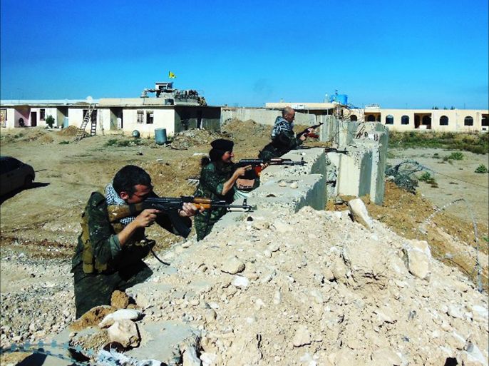 مقاتلون اجانب الى جانب و حدات حماية الشعب الكردية