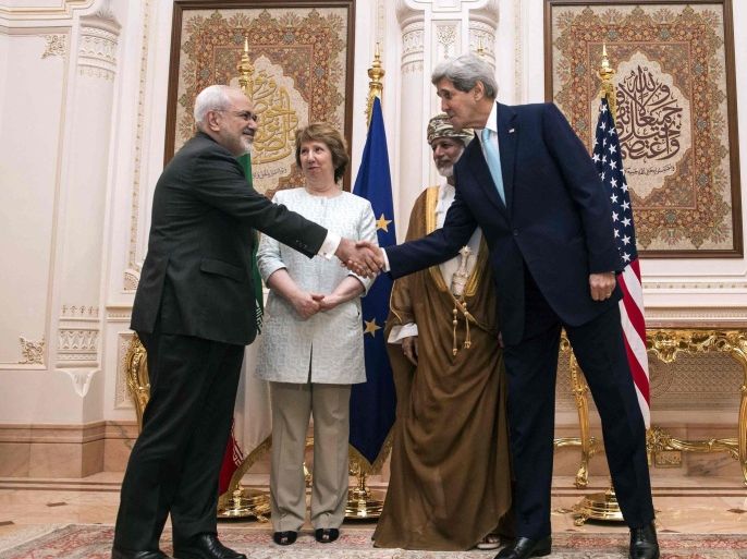 U.S. Secretary of State John Kerry (R) and Iranian Foreign Minister Javad Zarif (L) shake hands as Omani Foreign Minister Yussef bin Alawi (2nd R) and EU envoy Catherine Ashton watch in Muscat November 9, 2014. Zarif began talks with Kerry and Ashton in Oman on Sunday to try to advance efforts to end a standoff over Tehran's nuclear program, a witness said. REUTERS/Nicholas Kamm/Pool (OMAN - Tags: POLITICS ENERGY)