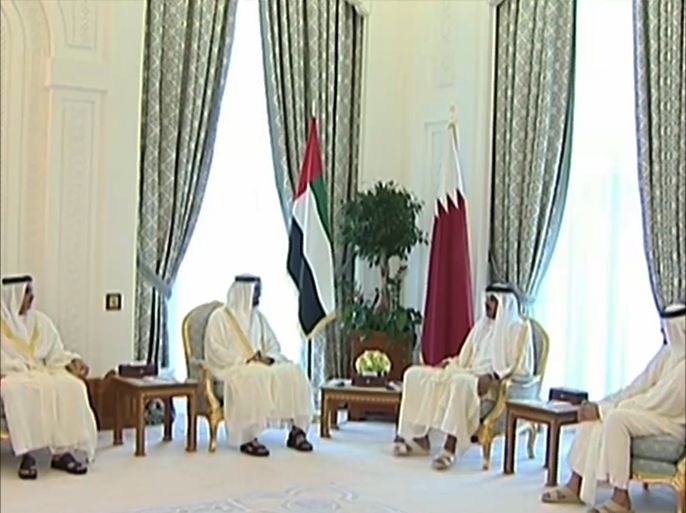 محمد بن زايد آل نهيان ولي عهد أبوظبي في زيارة إلى قطر بعد اتفاق الرياض الذي طوى صفحـة الخلافات الخليجيـة