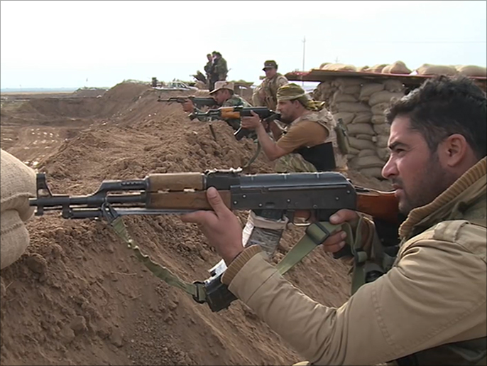 لدى الأجانب في صفوف وحدات حماية الشعب الكردي خبرات عسكرية (الجزيرة)
