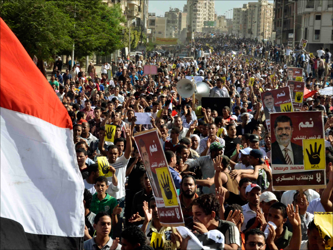 ‪مظاهرة لأنصار الرئيس المعزول محمد مرسي لرفض الانقلاب‬ (الجزيرة نت)