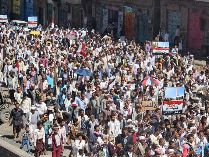 مظاهرة مناهضة للحوثيين في تعز (الجزيرة)