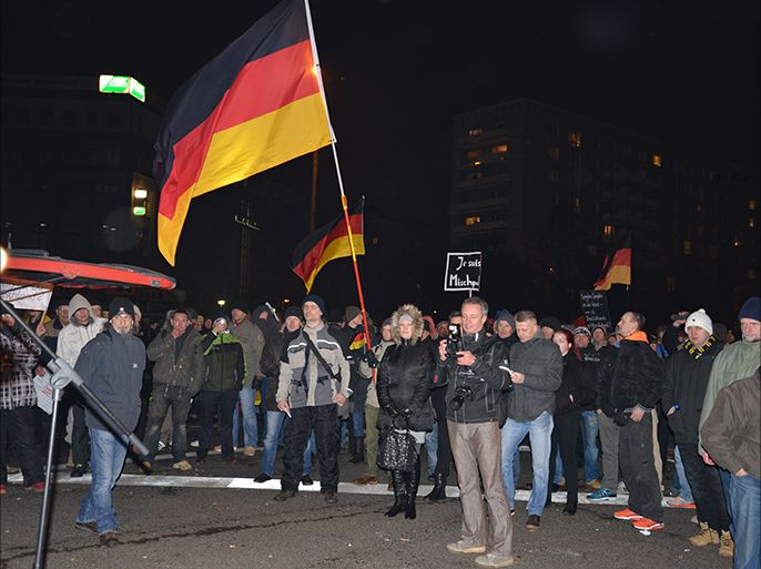 أربعمائة من انصار بيرغيدا الفرع البرليني لحركة بيغيدا تظاهروا بميدان الكسندر بلاتز مساء الاثنين. الجزيرة نت