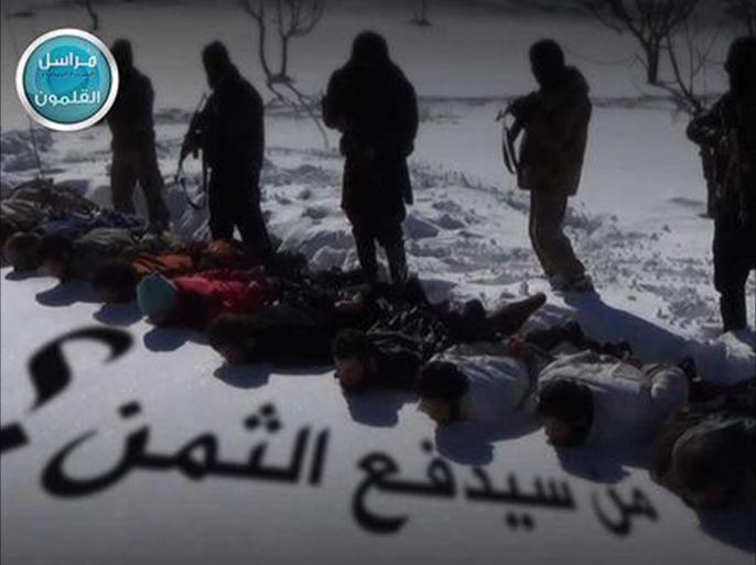 صورة نشرتها جبهة النصرة للجنود المخطوفين ملقين على الأرض في ديسمبر 12 2015