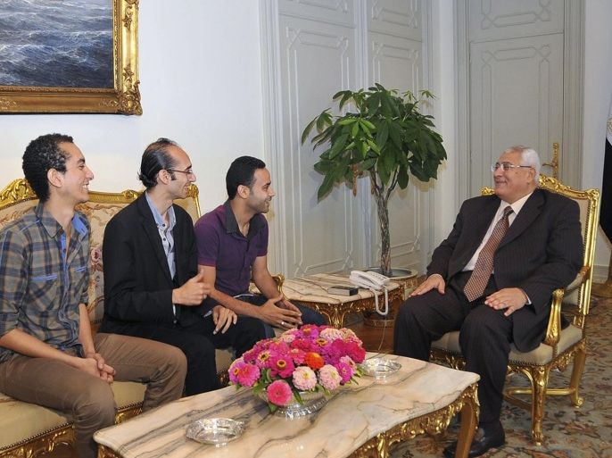 Egypt's interim President Adli Mansour (R) meets members of the Tamarud "rebel" protest movement at El-Thadiya presidential palace in Cairo in this handout picture dated July 6, 2013. REUTERS/Egyptian Presidency/Handout (EGYPT - Tags: POLITICS) ATTENTION EDITORS - NO SALES. NO ARCHIVES. THIS IMAGE WAS PROVIDED BY A THIRD PARTY. FOR EDITORIAL USE ONLY. NOT FOR SALE FOR MARKETING OR ADVERTISING CAMPAIGNS. THIS PICTURE IS DISTRIBUTED EXACTLY AS RECEIVED BY REUTERS, AS A SERVICE TO CLIENTS