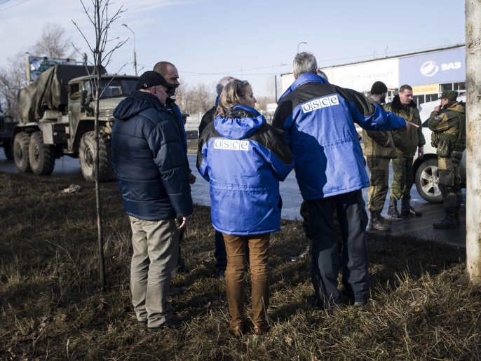 مراقبون من منظمة الأمن والتعاون بأوروباعلى خطوط التماس قرب دونيتسك (الأوروبية)