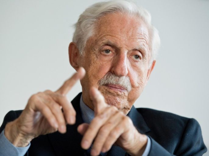 (FILES) File picture dated 29 October 2013 of Austrian scientist Carl Djerassi. Djerassi, inventor of the oral contraceptive pill, has died in San Francisco aged 91 it was reported 31 January 2015. EPA/BORIS ROESSLER *** Local Caption *** 51076666
