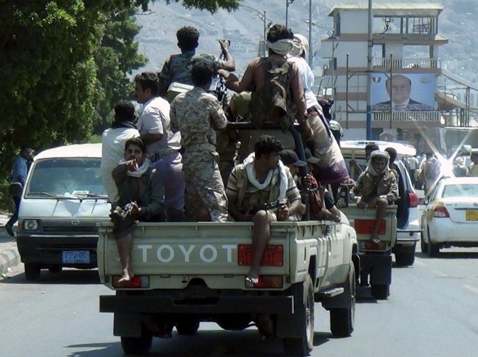 Armed militants loyal to Yemen's President Abd-Rabbu Mansour Hadi ride a patrol truck in the country's southern port city of Aden March 25, 2015. Sounds of gunfire and explosions were heard at a Yemen army base in the centre of Aden on Wednesday, residents told Reuters, and Houthi militia forces were within about 20 km (12 miles) of the city's northern entrance. REUTERS/Stringer