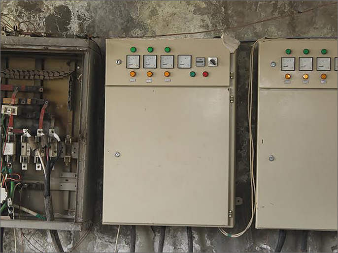 ‪مشروع تمكين وفر أجهزة إلكترونية توزع الكهرباء بريف إدلب‬ (الجزيرة نت)