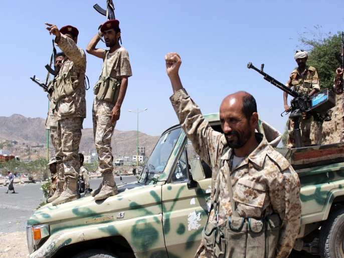 ‪‬ عسكريون يمنيون بمدينة تعزأعلنوا ولاءهم للرئيس هادي (الأوروبية)