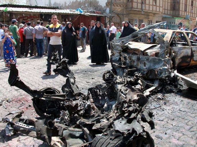 Iraqis inspect the scene of a car bomb attack in Bab al-Sheikh district in central Baghdad, Iraq, 26 April 2015. A series of car bomb attacks in the Iraqi capital Baghdad killed at least 20 people and wounded dozens others, security officials said. At least three separate explosions hit three districts across the city including Baba al-Sheikh, Baya'a and Mahmudiyah districts.