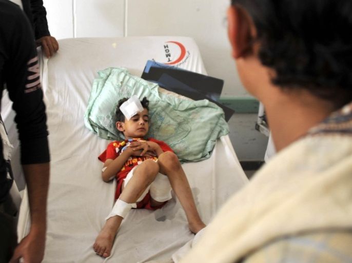 SANA'A, YEMEN - MARCH 21: A Yemeni kid, wounded in two mosque attacks the day before in Sana'a, receives treatment at Al-Thawra Hospital in Sana'a capital of Yemen on March 21, 2015. The Houthis' security committee said in a statement that 120 people had been killed and 200 injured in the two attacks, which targeted Sanaa's Badr and Al-Hashoush mosques.