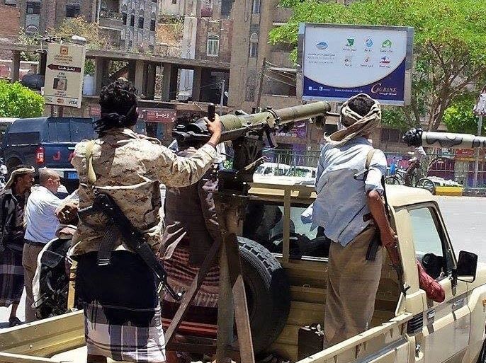 مسلحو المقاومة الشعبية يسيطرون على أحياء بمدينة تعز اليمنية