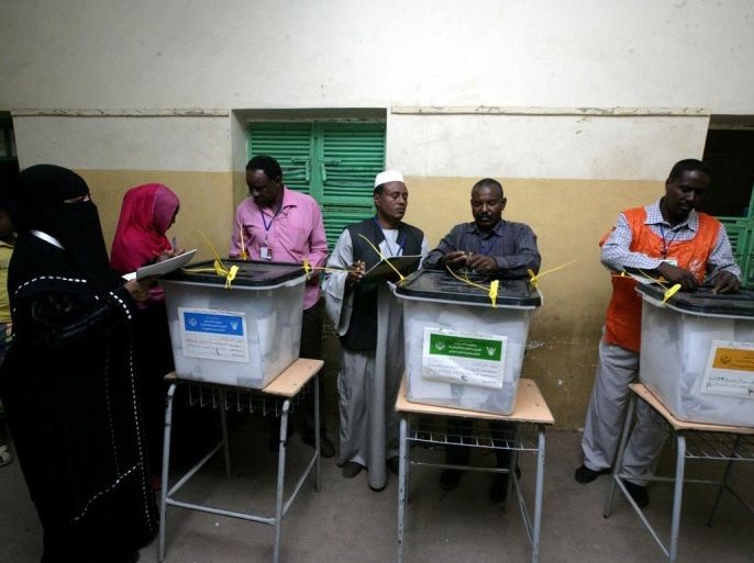 أغلقت مراكز الاقتراع بكافة ولايات السودان، في السابعة مساءً بالتوقيت المحلي للسودان (16:00 تغ) أبوابها، في ختام ثاني أيام الاقتراع في الانتخابات العامة التي تقاطعها فصائل المعارضة الرئيسية، حسب مراسلو الأناضول
