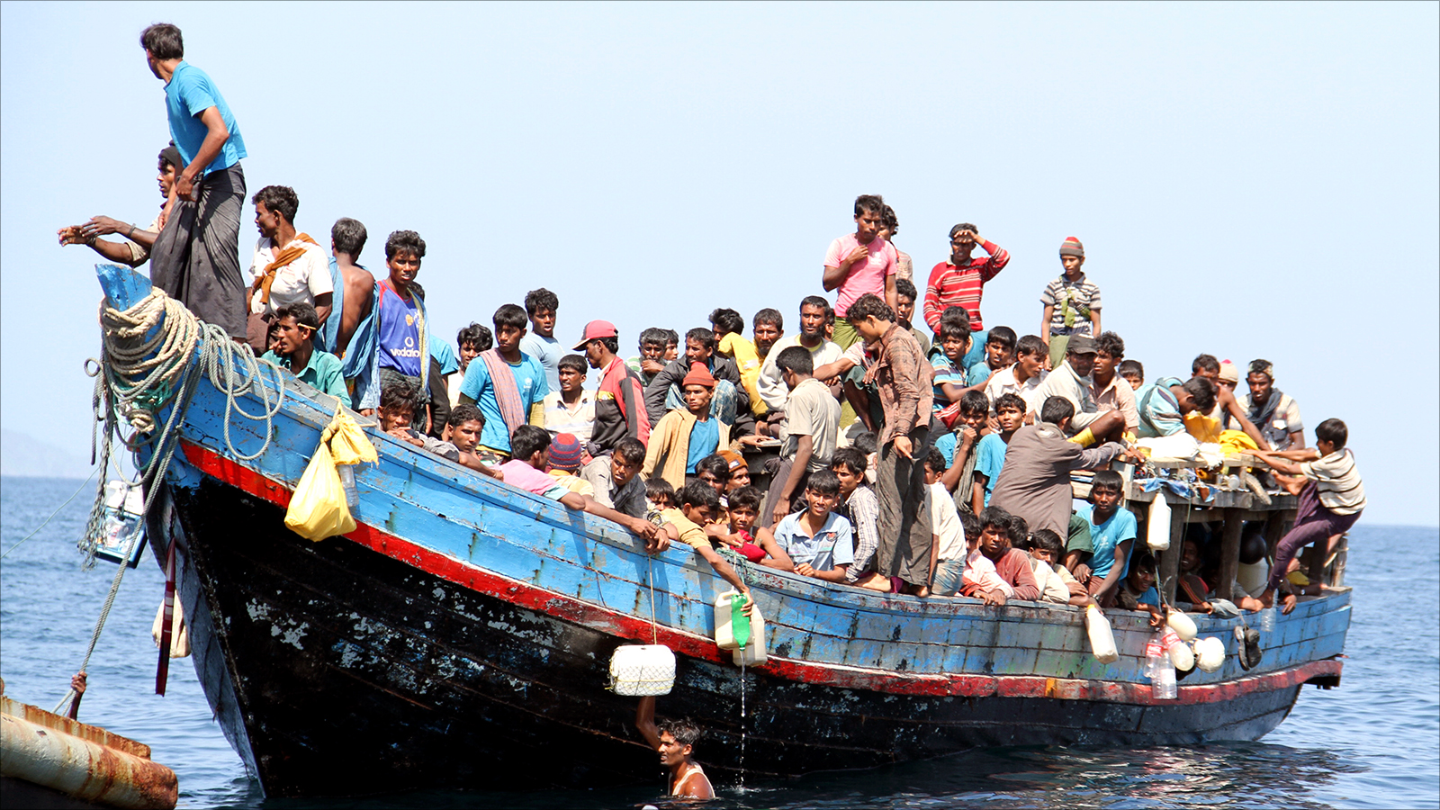 مهاجرون من الروهينغا تم إنقاذهم من قبل البحرية التايلندية في وقت سابق (الأوروبية)