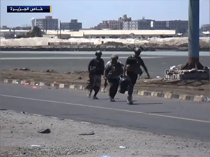 إنزال قوة برية عربية محدودة قرب مطار عدن