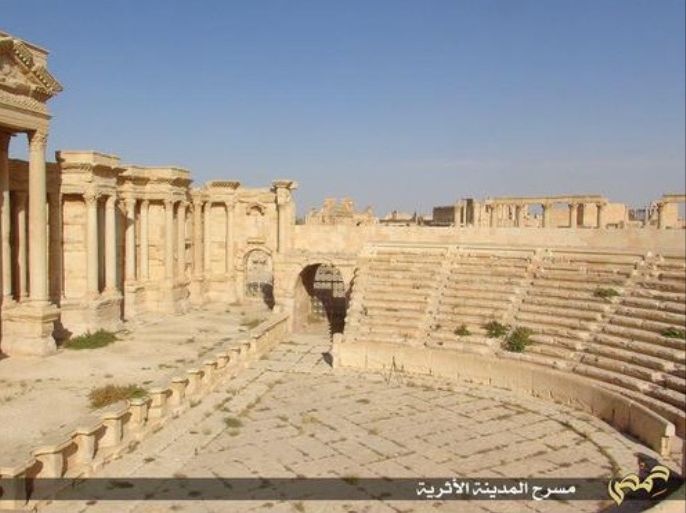 نشر تنظيم الدولة الإسلامية صورا على الإنترنت قال إنها التقطت في مدينة تدمر الأثرية بوسط سوريا، وبدت فيها الآثار سليمة بعد انتزاع مقاتليه السيطرة على المدينة من القوات الحكومية.