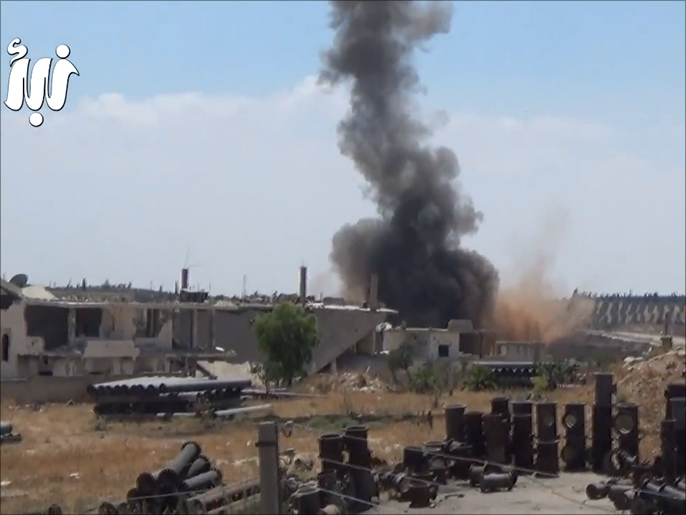 ‪قصف طيران النظام لأحياء مدينة درعا‬ (ناشطون)