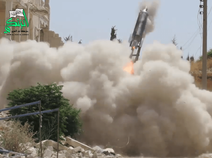 كتائب المعارضة تستهدف بصاروخ حاجز دوار باب السلام في حلب الجديدة.