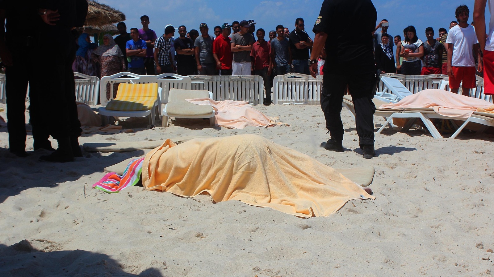 ‪الهجوم على السياح الأجانب في مدينة سوسة دفع تونس إلى استنفار أجهزتها الأمنية‬ (غيتي)
